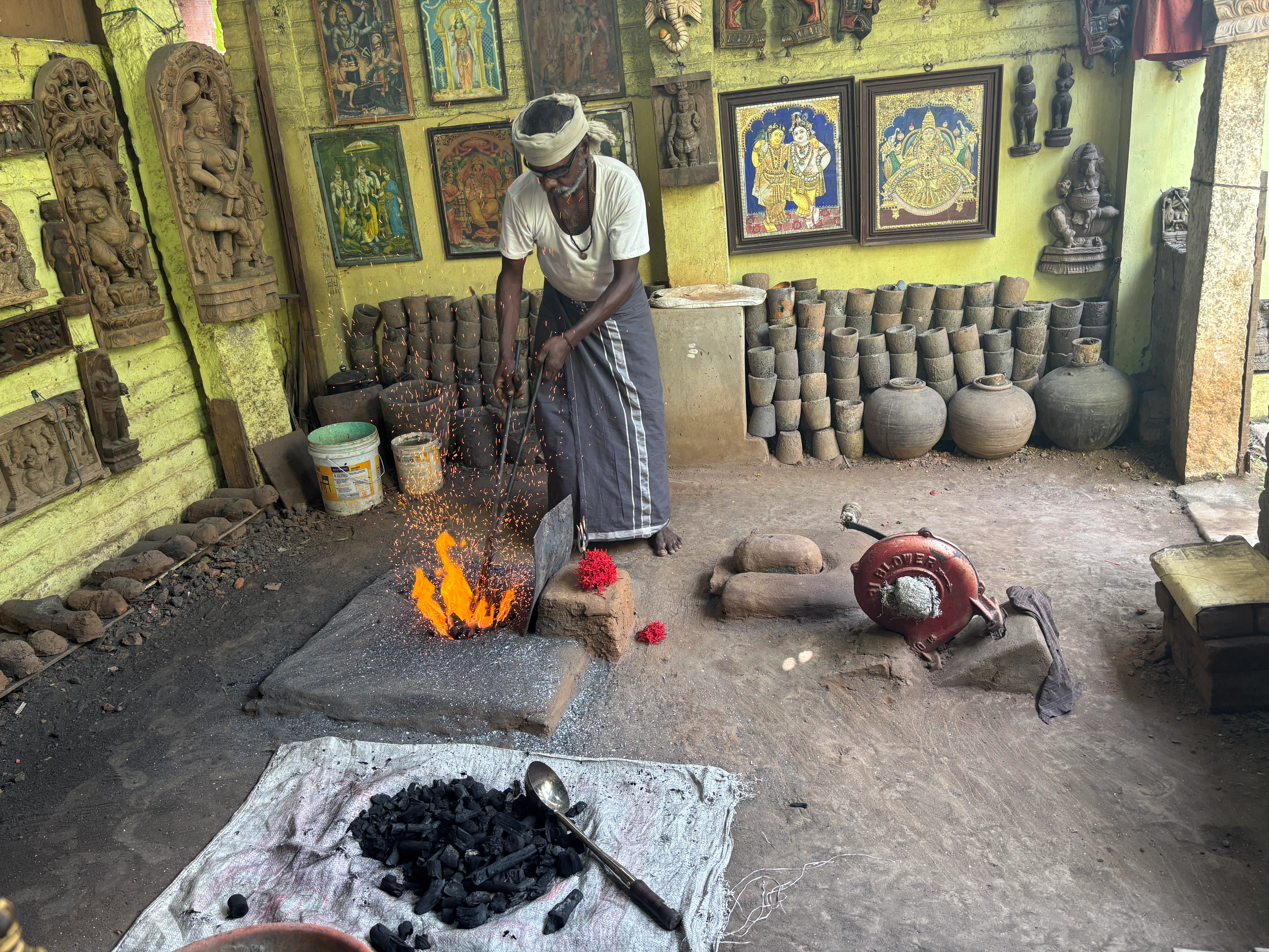 Master bronze sculptor in Thanjavur